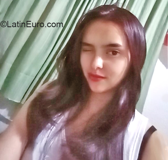 Date this sensual Colombia girl Daniela from Bogota CO27379