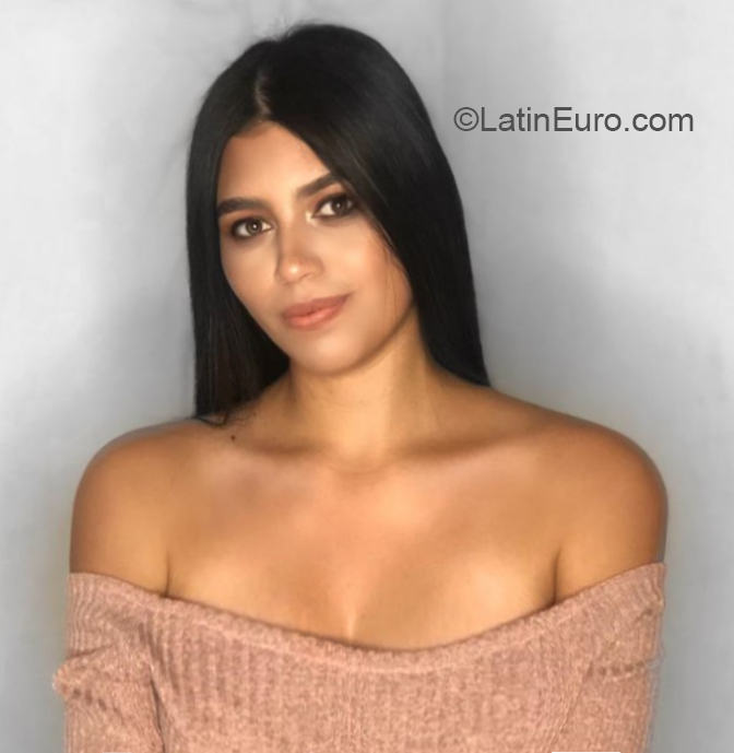Date this georgeous Venezuela girl Daniela from Trujillo VE3209