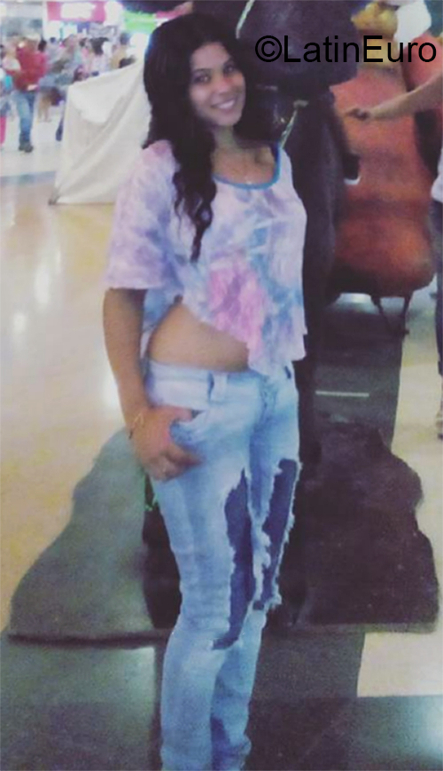 Date this beautiful Colombia girl Leidy from Barranquilla CO27498