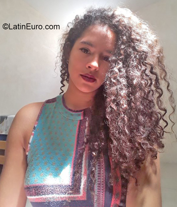 Date this georgeous Ecuador girl Genesis from Guayaquil EC693