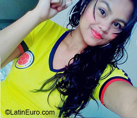 Date this hot Colombia girl Linet from Bogota CO27587