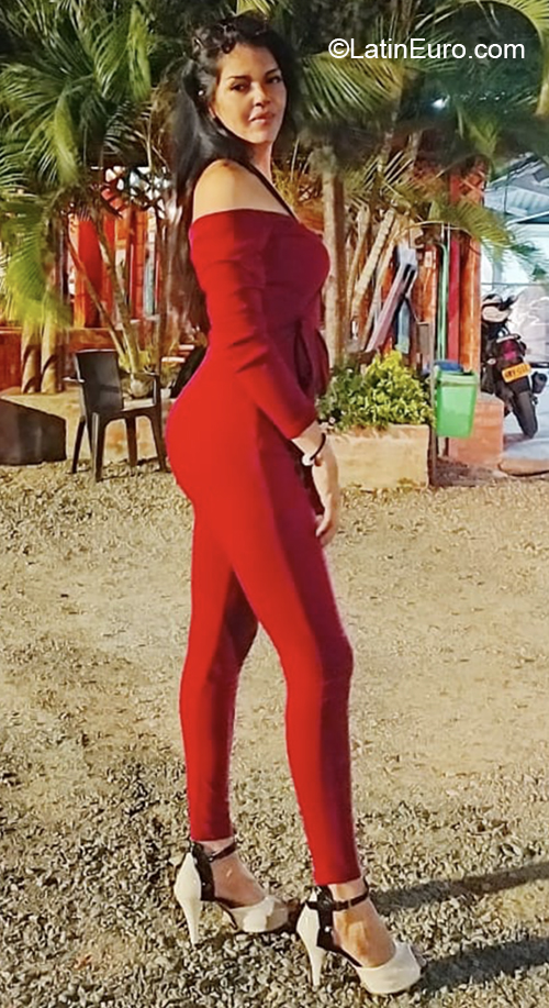 Date this hard body Colombia girl Carolina from Cali CO27610