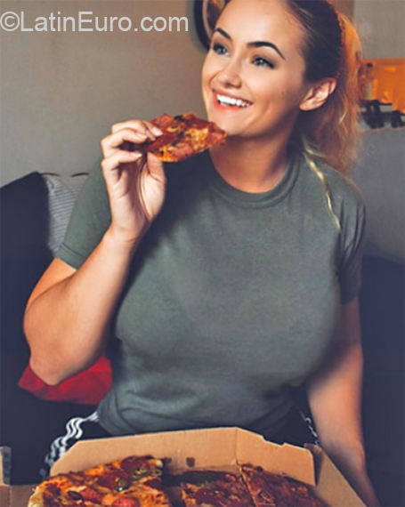 Date this delightful Argentina girl Chapel from Buenos Aires AR439