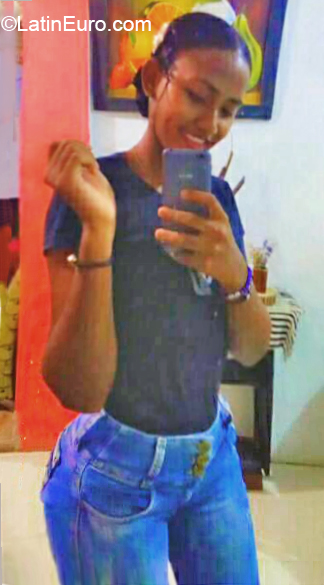 Date this beautiful Colombia girl Camille from Cartagena CO27755