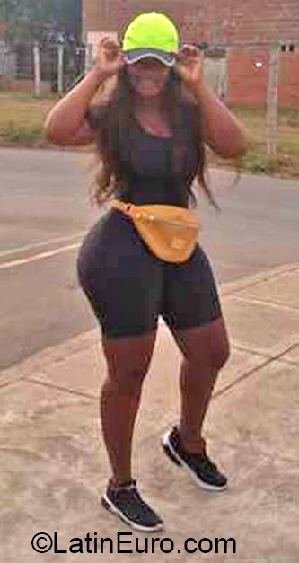 Date this sultry Colombia girl Yirle from Cali CO30687