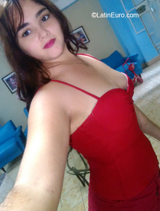 Date this hot Cuba girl Camila from Havana CU705