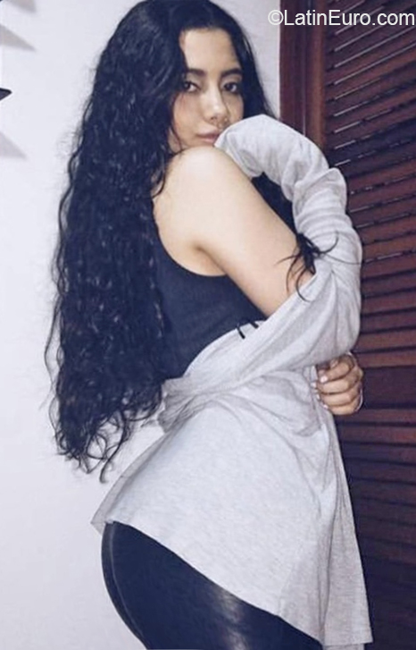 Date this passionate Venezuela girl Verona from Caracas VE3337