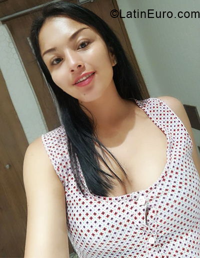 Date this attractive Colombia girl Kathy from Bogota CO28103