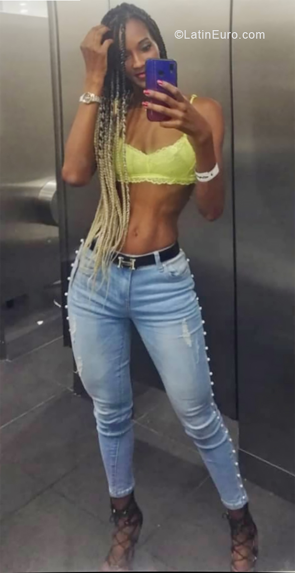 Date this lovely Colombia girl Vane from Bogota CO28182