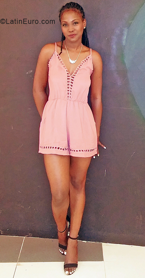 Date this delightful Dominican Republic girl Claudia from La Romana DO38560