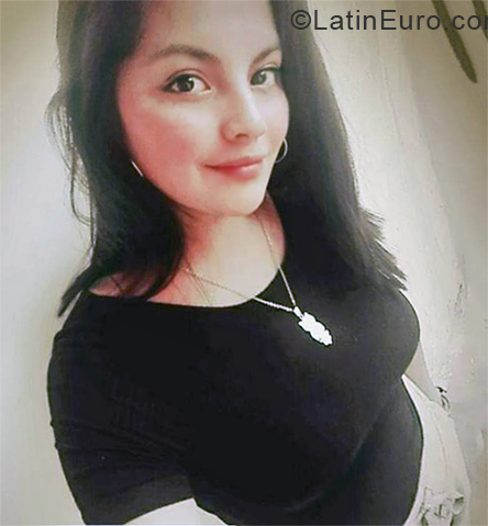 Date this nice looking Peru girl Pamela Alejos from Lima PE1636