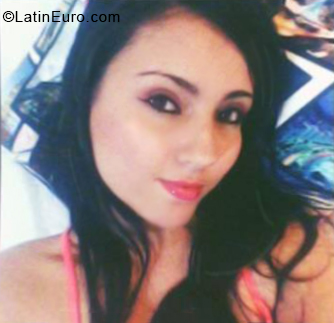 Date this nice looking Colombia girl Rosi from Pereira CO28309