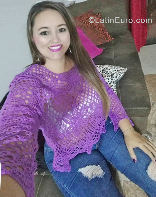 Date this good-looking Colombia girl Marcela from Cali CO28310