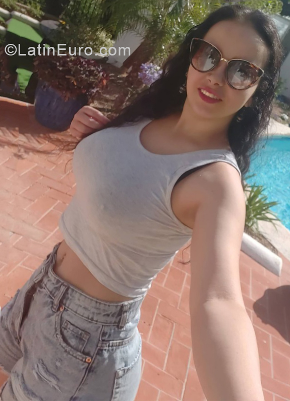 Date this funny Colombia girl Lizz from Pereira CO28324