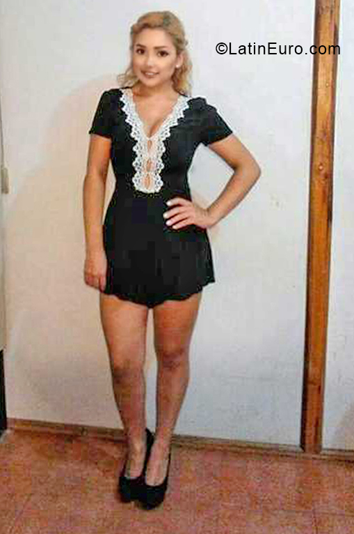 Date this nice looking Colombia girl Valeria from Cali CO30511