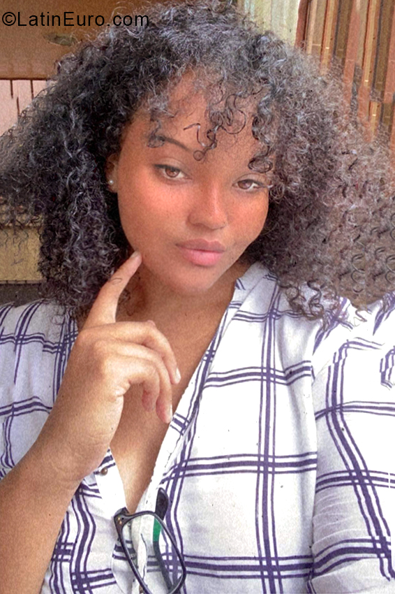 Date this voluptuous Ecuador girl Pao from Sucumbios EC590