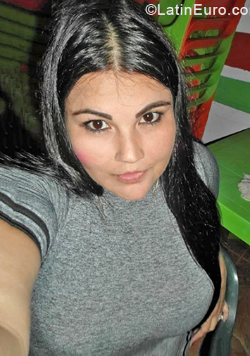 Date this attractive Colombia girl Mia from Bucaramanga CO28345