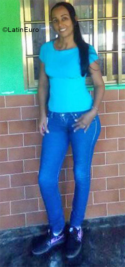 Date this charming Venezuela girl Alejandra from Ribero VE3445