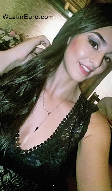Date this lovely Colombia girl Paola from Pereira CO28424