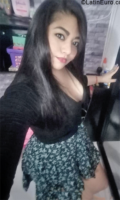Date this happy Colombia girl Yulian from Barranquilla CO28428