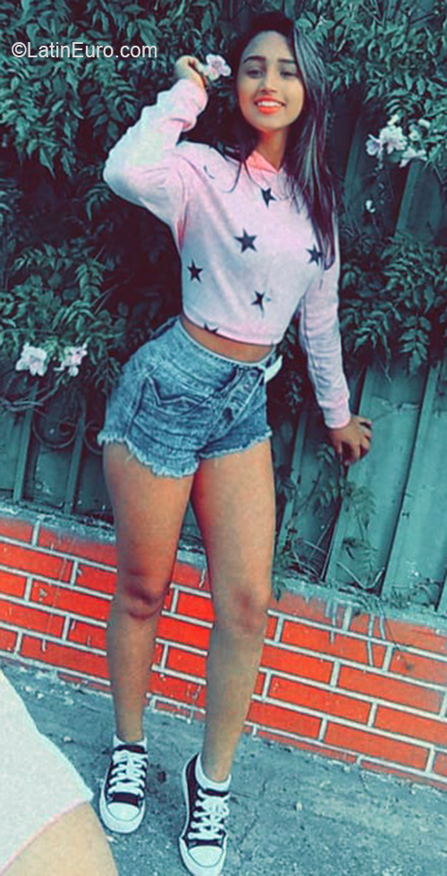 Date this lovely Venezuela girl Daniela from Chacao VE3495