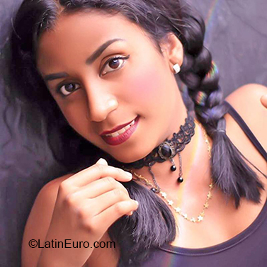 Date this attractive Colombia girl Daniela from Cali CO28640