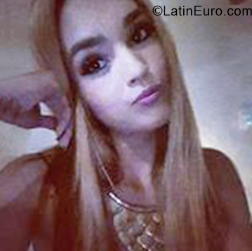 Date this lovely Venezuela girl Silvia from Maracaibo VE3514