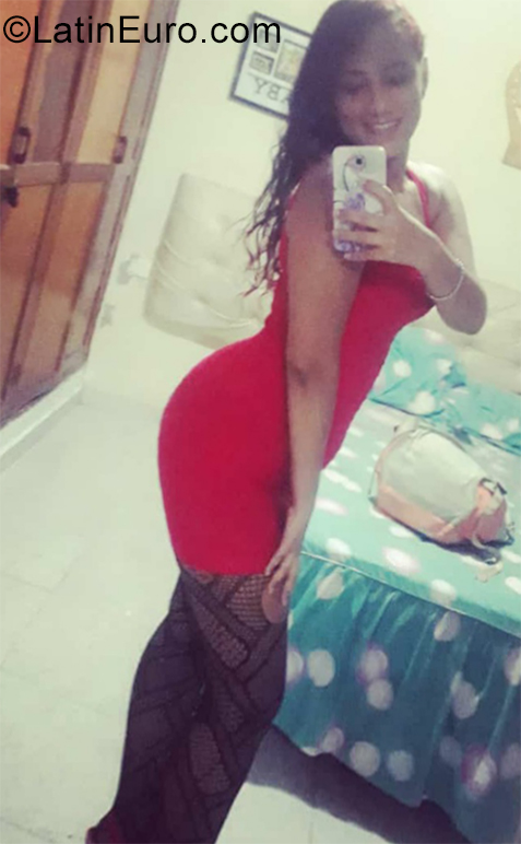 Date this voluptuous Colombia girl Yuliana from Cartagena CO28683