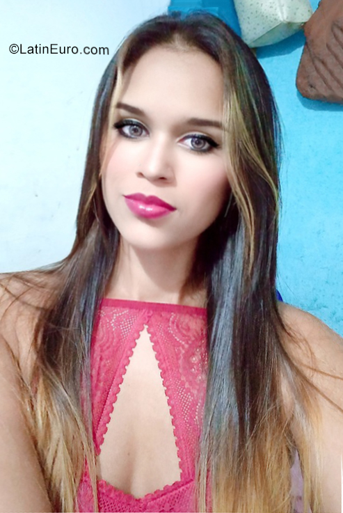 Date this foxy Colombia girl Reina from Barranquilla CO28692