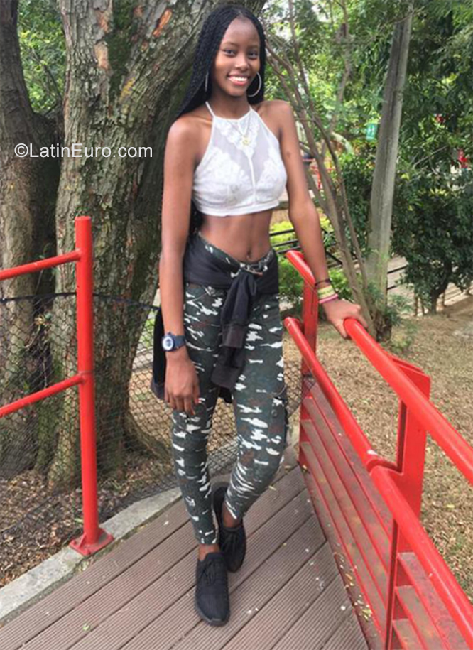 Date this athletic Colombia girl Karla from Medellín CO28695