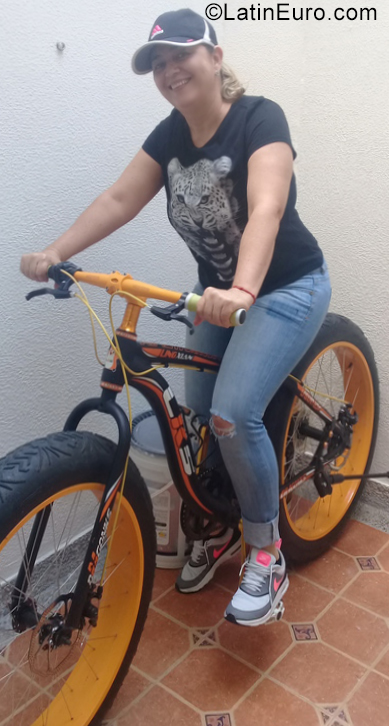 Date this gorgeous Colombia girl Maria from Pereira CO28752