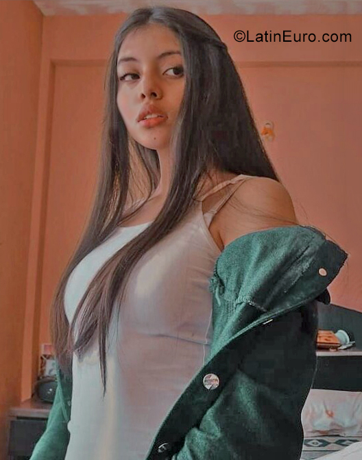 Date this attractive Bolivia girl Luciana from La Paz BO88