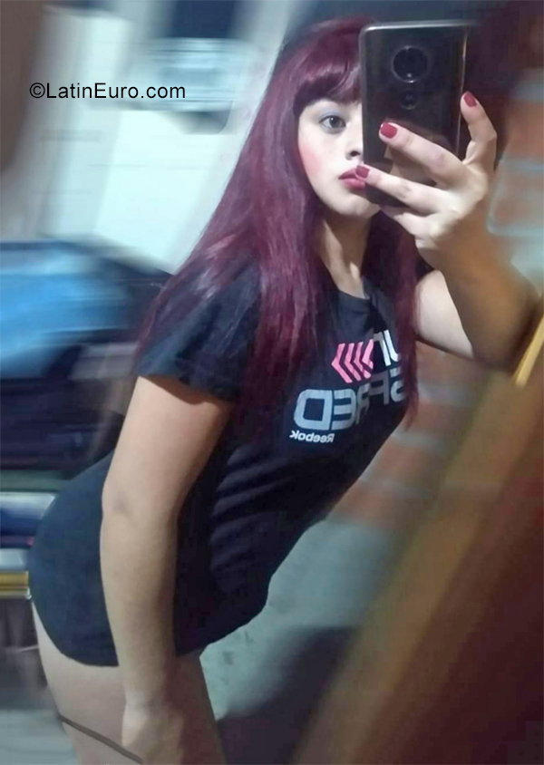 Date this attractive Argentina girl Emilce from Buenos Aires AR573