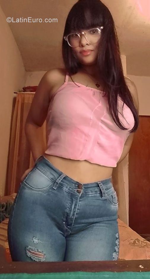 Date this foxy Venezuela girl Gabriela from Barquisimeto VE3564