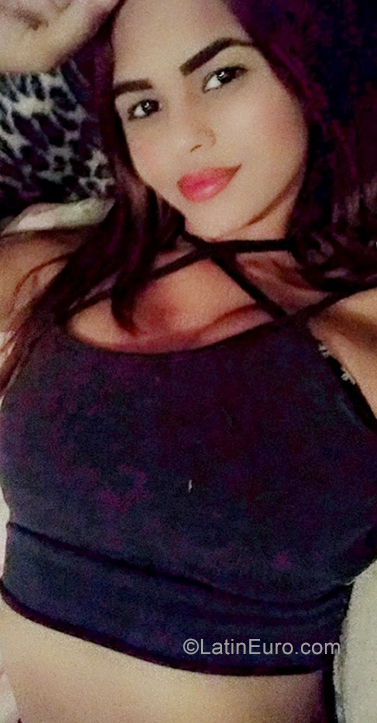 Date this sultry Venezuela girl Yuleiny from Maracaibo VE3568