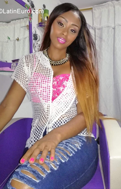 Date this georgeous Colombia girl Jazmn from Buenaventura CO31326