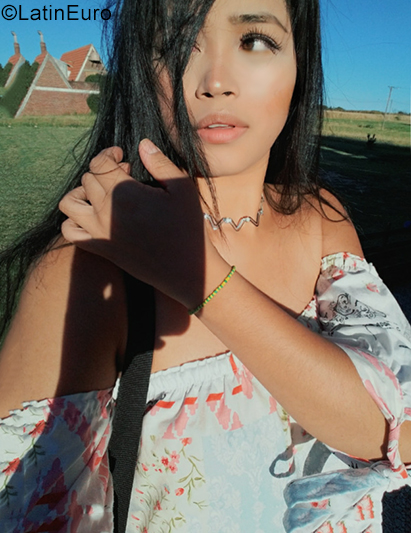 Date this nice looking Argentina girl Gabriela from Buenos Aires AR853