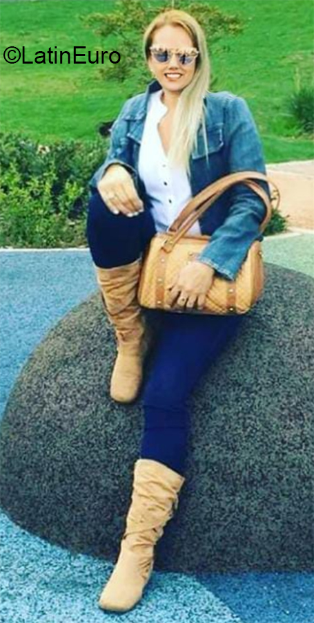 Date this foxy Colombia girl Mechas from Manizales CO30168