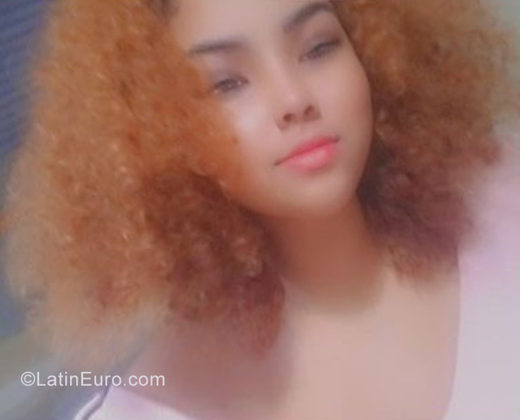 Date this foxy Dominican Republic girl Yerelin from La Vega DO39082