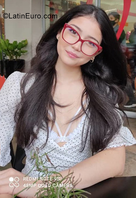 Date this attractive Venezuela girl Natalia from Maracay VE3637