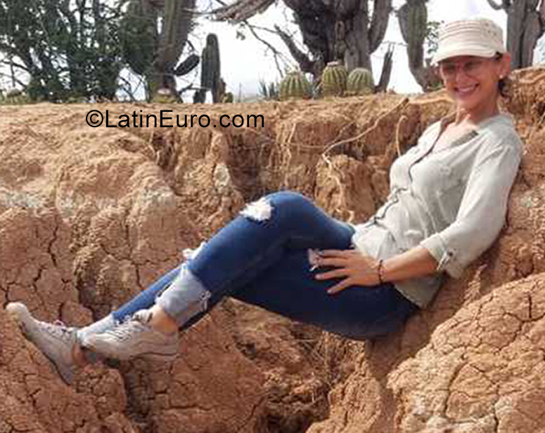 Date this charming Colombia girl Maria from Bogota CO29099