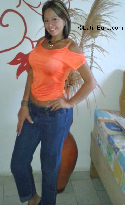 Date this cute Venezuela girl Rasi from Maracay VE3654