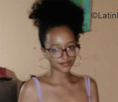 Date this pretty Colombia girl Brirtny from Caucasia CO29149