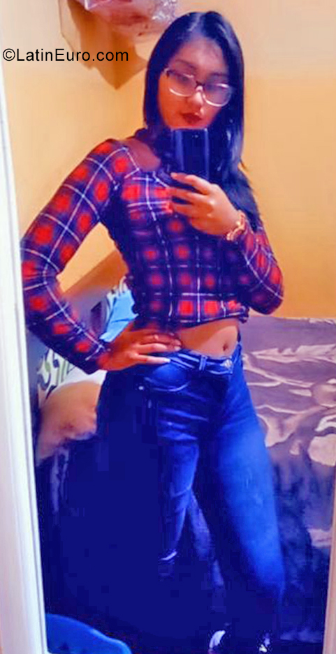 Date this attractive Ecuador girl Lizbeth from Quito EC683