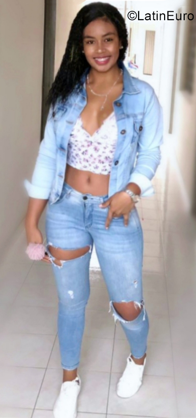Date this stunning Colombia girl Alejandra from Cali CO29211