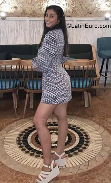 Date this young Colombia girl Salma from Cartagena CO29276