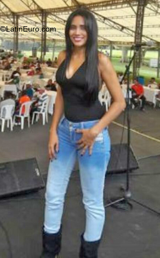 Date this lovely Colombia girl Leonela from Cali CO29309