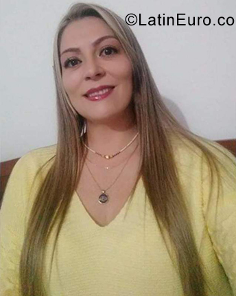 Date this nice looking Colombia girl Monik from Medellin CO29327