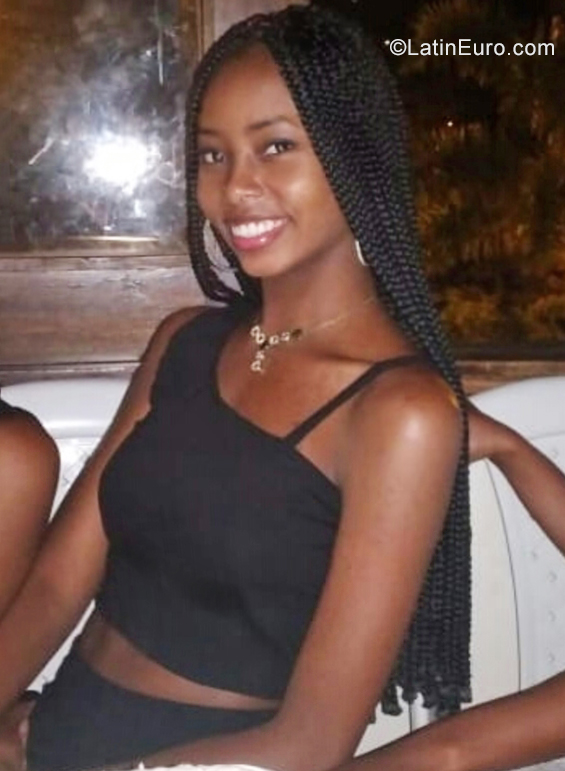 Date this foxy Colombia girl Carla from Medellín CO29329