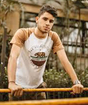 Date this young United States man Carlos from Miami US21121